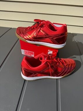 Nike Men’s 12 Gato Metallic Red Pre-owned in damaged box.